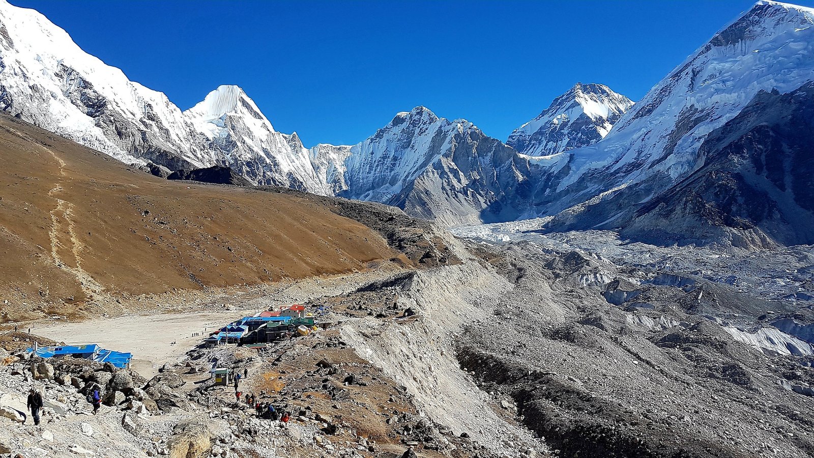 Everest Base Camp vs Annapurna Base Camp: Which one to Choose?